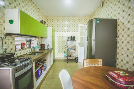 Casa à venda com 160m², 2 quartos e 2 vagas Casa à venda com 160m², 2 quartos e 2 vagasCozinha