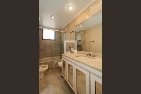 Apartamento à venda com 300m², 4 quartos e 4 vagas Apartamento à venda com 300m², 4 quartos e 4 vagasBanheiro