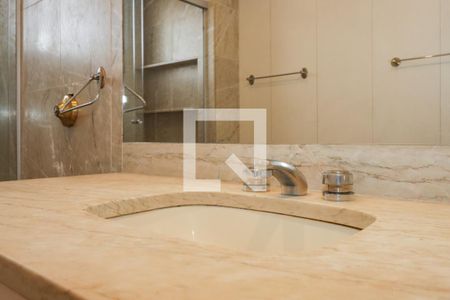 Apartamento à venda com 300m², 4 quartos e 4 vagas Apartamento à venda com 300m², 4 quartos e 4 vagasBanheiro