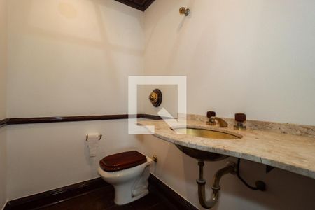 Apartamento à venda com 300m², 4 quartos e 4 vagas Apartamento à venda com 300m², 4 quartos e 4 vagasLavabo