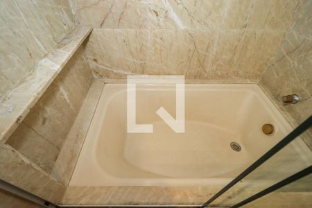 Apartamento à venda com 300m², 4 quartos e 4 vagas Apartamento à venda com 300m², 4 quartos e 4 vagasBanheiro