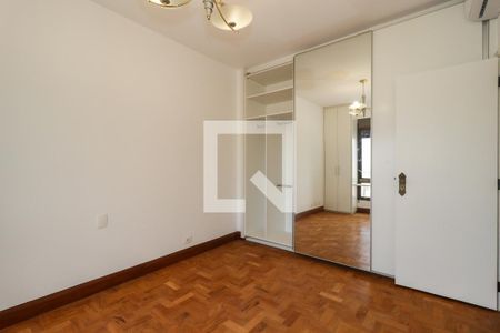 Apartamento à venda com 300m², 4 quartos e 4 vagas Apartamento à venda com 300m², 4 quartos e 4 vagasQuarto 4