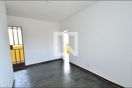 Sala de casa para alugar com 2 quartos, 120m² em Santa Cruz, Belo Horizonte