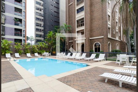 Apartamento para alugar com 260m², 3 quartos e 4 vagas Apartamento para alugar com 260m², 3 quartos e 4 vagasÁrea comum - Piscina