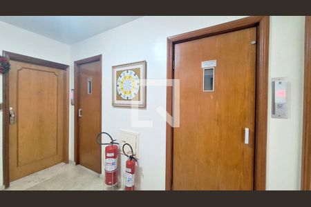 Apartamento à venda com 101m², 3 quartos e 2 vagas Apartamento à venda com 101m², 3 quartos e 2 vagasEntrada