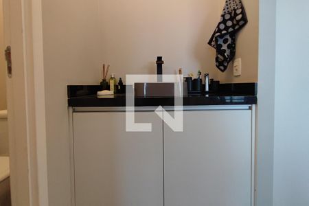 Banheiro de apartamento à venda com 1 quarto, 34m² em Parque Industrial, Campinas