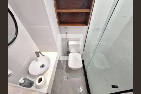 Banheiro de kitnet/studio para alugar com 1 quarto, 35m² em Glória, Rio de Janeiro