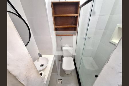 Banheiro de kitnet/studio para alugar com 1 quarto, 35m² em Glória, Rio de Janeiro