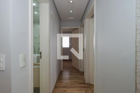 Corredor de apartamento para alugar com 3 quartos, 70m² em Jardim Henriqueta, Taboão da Serra