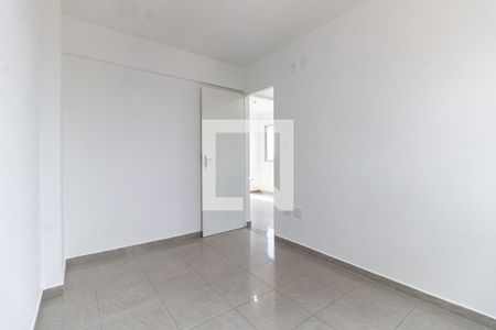 Quarto 1 de apartamento para alugar com 2 quartos, 49m² em Parque Fongaro, São Paulo