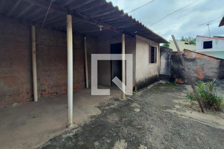 Casa à venda com 160m², 2 quartos e 2 vagas Casa à venda com 160m², 2 quartos e 2 vagasQuintal - Fundos