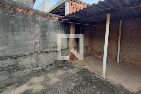 Casa à venda com 160m², 2 quartos e 2 vagas Casa à venda com 160m², 2 quartos e 2 vagasQuintal - Fundos
