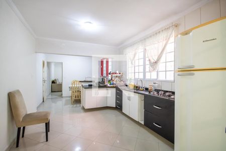Casa à venda com 200m², 2 quartos e 2 vagas Casa à venda com 200m², 2 quartos e 2 vagasCopa e Cozinha