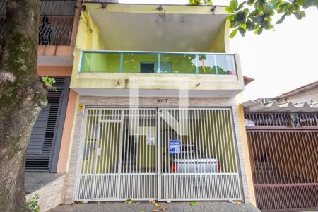 Casa à venda com 200m², 2 quartos e 2 vagas Casa à venda com 200m², 2 quartos e 2 vagasFachada
