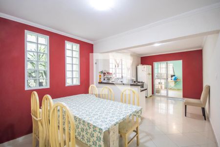 Casa à venda com 200m², 2 quartos e 2 vagas Casa à venda com 200m², 2 quartos e 2 vagasCopa e Cozinha