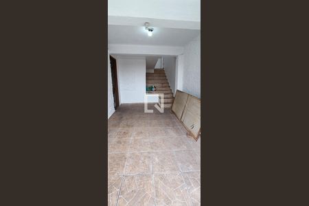 Garagem de casa para alugar com 3 quartos, 100m² em Jardim Vista Alegre, Embu das Artes