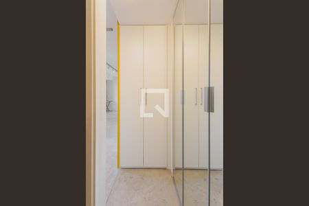 Closet de kitnet/studio para alugar com 1 quarto, 57m² em Jardim das Bandeiras, São Paulo