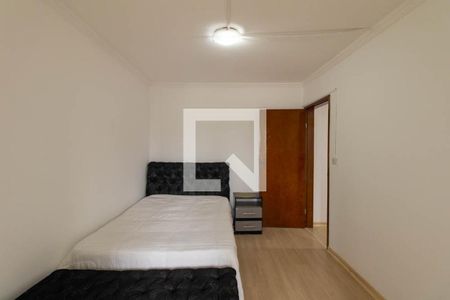 Quarto 2 Suite de casa para alugar com 2 quartos, 70m² em Novo Mundo, Curitiba