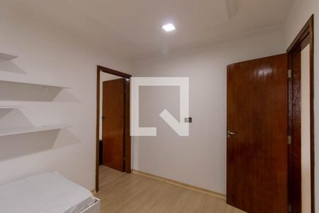 Quarto 1 de casa para alugar com 2 quartos, 70m² em Novo Mundo, Curitiba