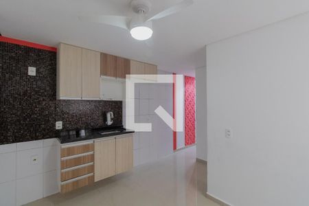 Sala e Cozinha  de apartamento para alugar com 2 quartos, 40m² em Conjunto Residencial José Bonifácio, São Paulo