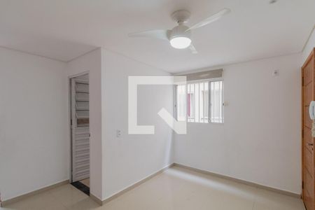 Sala e Cozinha  de apartamento para alugar com 2 quartos, 40m² em Conjunto Residencial José Bonifácio, São Paulo