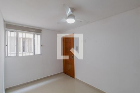 Sala e Cozinha  de apartamento para alugar com 2 quartos, 40m² em Conjunto Residencial José Bonifácio, São Paulo