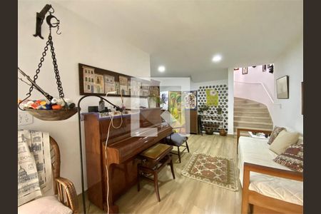 Casa à venda com 3 quartos, 205m² em Vila Elvira, São Paulo