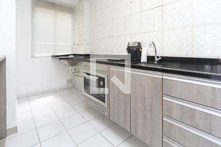 Cozinha de apartamento para alugar com 2 quartos, 44m² em Mário Quintana, Porto Alegre