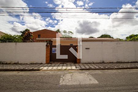 Casa para alugar com 450m², 3 quartos e 7 vagas Casa para alugar com 450m², 3 quartos e 7 vagasFachada