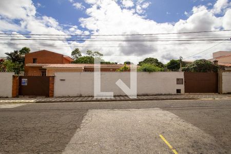 Casa para alugar com 450m², 3 quartos e 7 vagas Casa para alugar com 450m², 3 quartos e 7 vagasFachada
