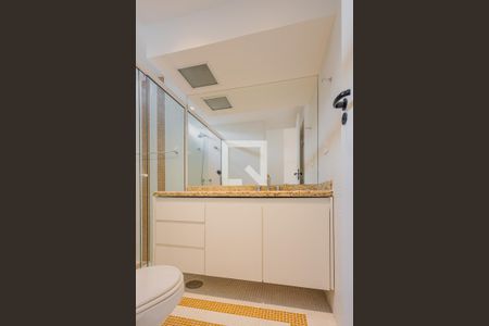 Banheiro de apartamento para alugar com 1 quarto, 42m² em Vila Madalena, São Paulo