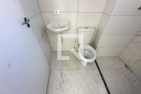 Banheiro de apartamento para alugar com 1 quarto, 38m² em Vila Mangalot, São Paulo