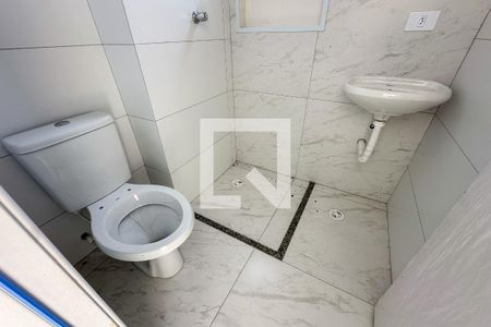 Banheiro de apartamento para alugar com 1 quarto, 38m² em Vila Mangalot, São Paulo