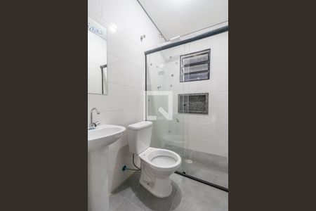 Banheiro de apartamento para alugar com 1 quarto, 60m² em Jardim Maria Helena, Barueri