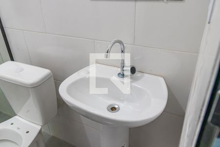 Banheiro de apartamento para alugar com 1 quarto, 60m² em Jardim Maria Helena, Barueri