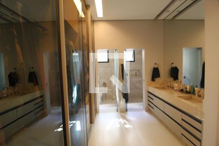 Closet da suíte 1 de casa de condomínio para alugar com 3 quartos, 240m² em Jardim Sul, Uberlândia