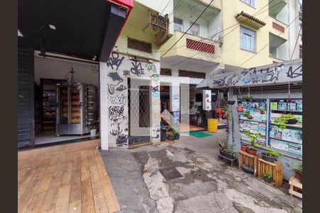 Apartamento à venda com 130m², 3 quartos e sem vaga Apartamento à venda com 130m², 3 quartos e sem vagaFachada e portaria