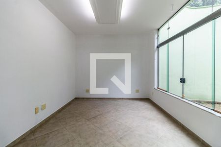 Sala de casa à venda com 3 quartos, 200m² em Alto de Pinheiros, São Paulo