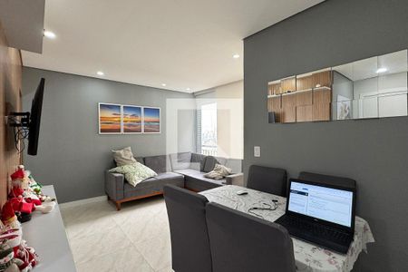 Sala de apartamento à venda com 2 quartos, 70m² em Jardim Tupanci, Barueri