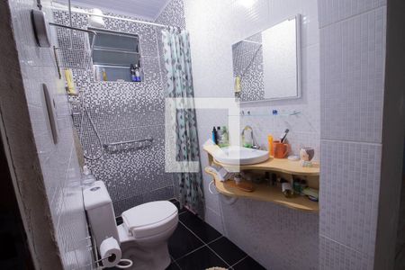 Casa à venda com 140m², 2 quartos e 1 vaga Casa à venda com 140m², 2 quartos e 1 vagaBanheiro da Suíte