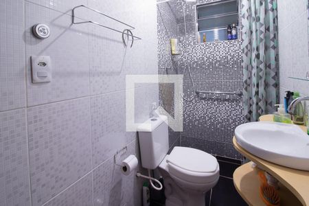 Casa à venda com 140m², 2 quartos e 1 vaga Casa à venda com 140m², 2 quartos e 1 vagaBanheiro da Suíte