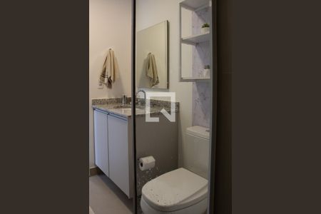 Banheiro de kitnet/studio para alugar com 1 quarto, 28m² em Indianópolis, São Paulo