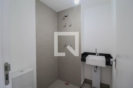 Banheiro de kitnet/studio à venda com 1 quarto, 24m² em Vila Olímpia, São Paulo