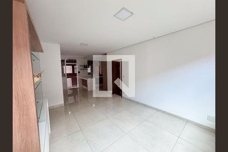 sala 2 de casa à venda com 4 quartos, 200m² em Bandeirantes, Contagem