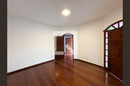 Sala de casa à venda com 4 quartos, 200m² em Bandeirantes, Contagem