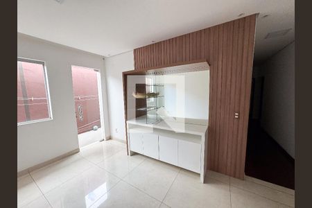 sala 2 de casa à venda com 4 quartos, 200m² em Bandeirantes, Contagem