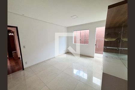 sala 2 de casa à venda com 4 quartos, 200m² em Bandeirantes, Contagem