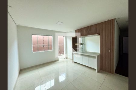 sala 2 de casa à venda com 4 quartos, 200m² em Bandeirantes, Contagem