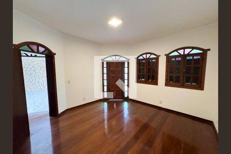 Sala de casa à venda com 4 quartos, 200m² em Bandeirantes, Contagem