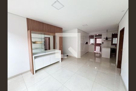 sala 2 de casa à venda com 4 quartos, 200m² em Bandeirantes, Contagem